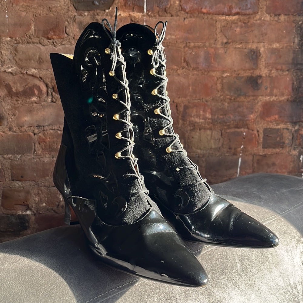 Vintage Black Suede and patent kitten heel western boots Size 9